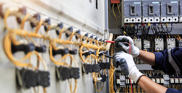 Professional Electrician technician working in Grand Ledge, MI